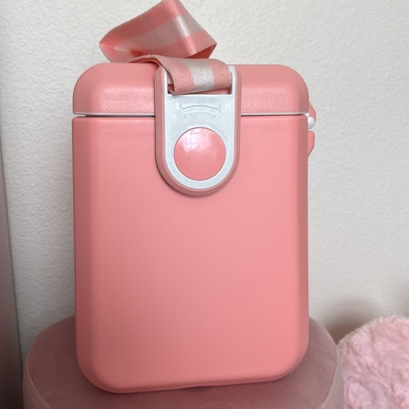 Igloo Pink cooler - Picture 2 of 10